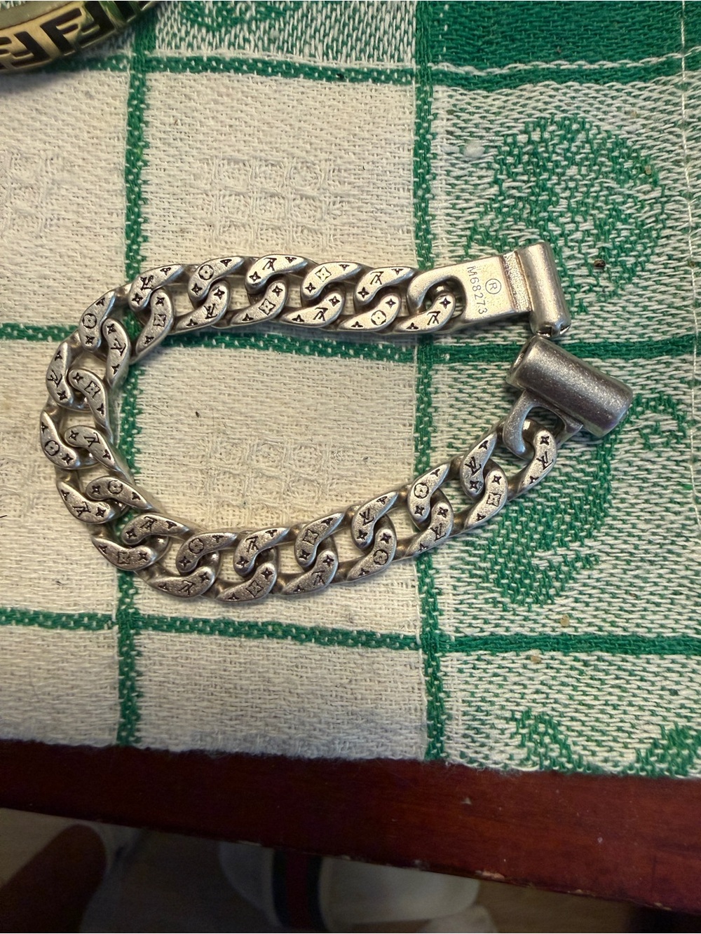 Louis Vuitton Silver-Tone Engraved Curb Chain Bracelet unisex - Picture 2 of 6